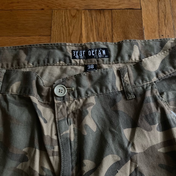 Camouflage cargo shorts - Picture 3 of 6